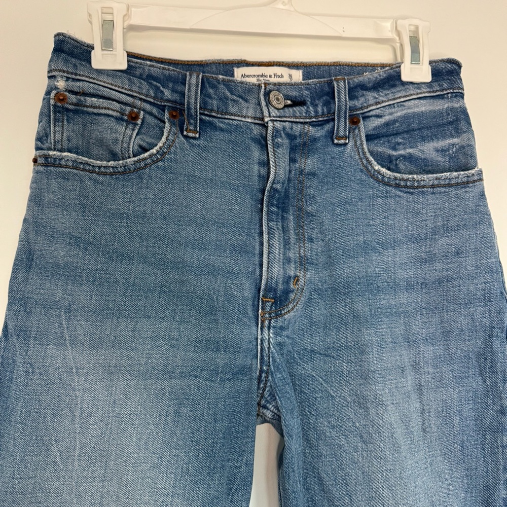 Size 26 2 Short The Mom High Rise Jeans Abercrombie & Fitch Blue Straight Leg - Picture 3 of 15